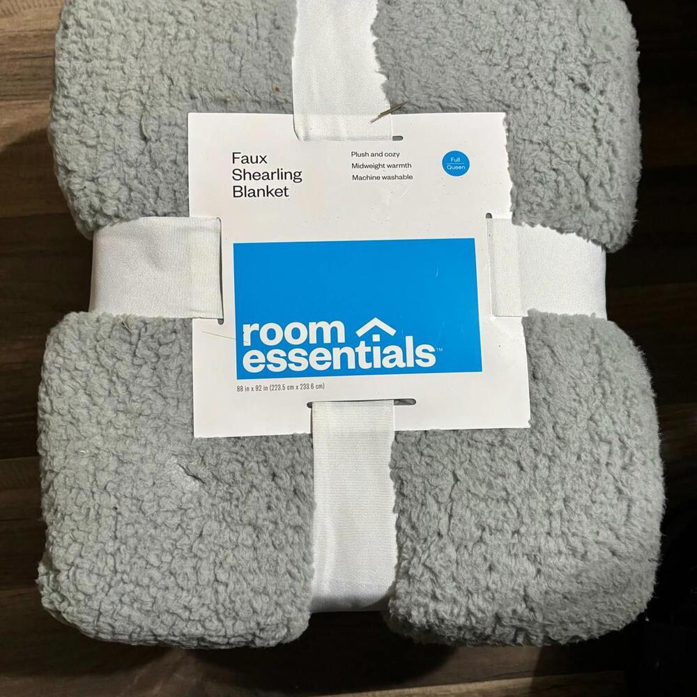 Full / Queen Sherpa Faux Shearling Blanket Gray Room Essentials blanket